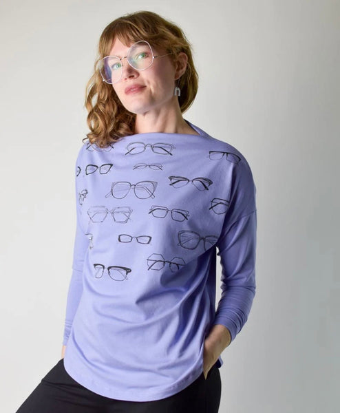 Oversized tee with glasses 