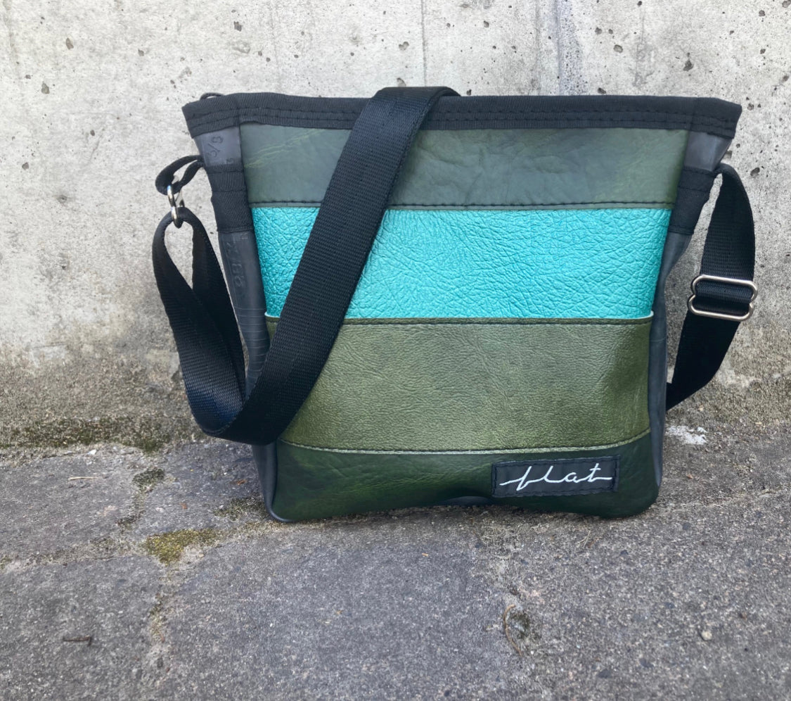 Flat 2025 crossbody bag